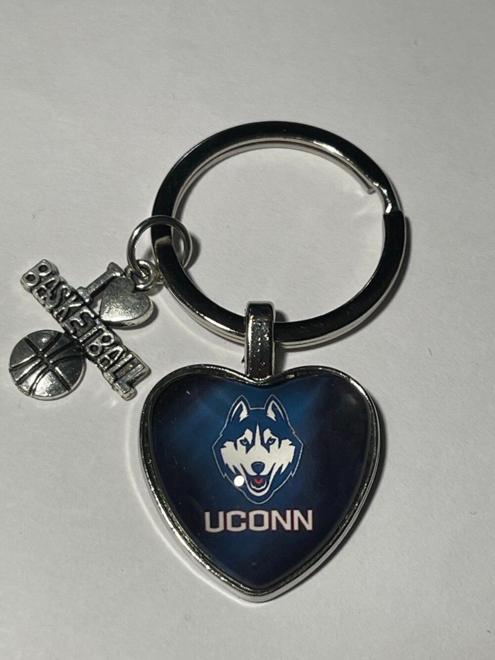 UConn Huskies NCAA I Love Basketball Keychain NEW!!